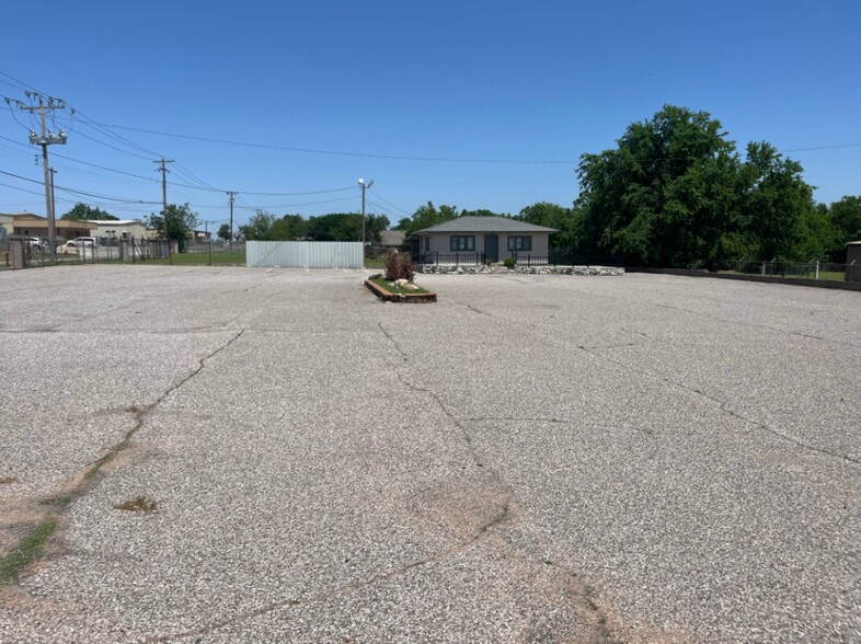 1501 SE 44th St, Oklahoma City, OK for lease - Primary Photo - Image 1 of 10