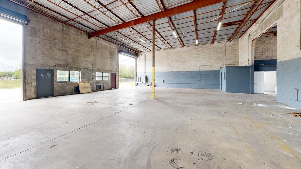 1620-1646 SE Village Green Dr, Port, Port Saint Lucie, FL for lease - Matterport 3D Scan - Image 3 of 12