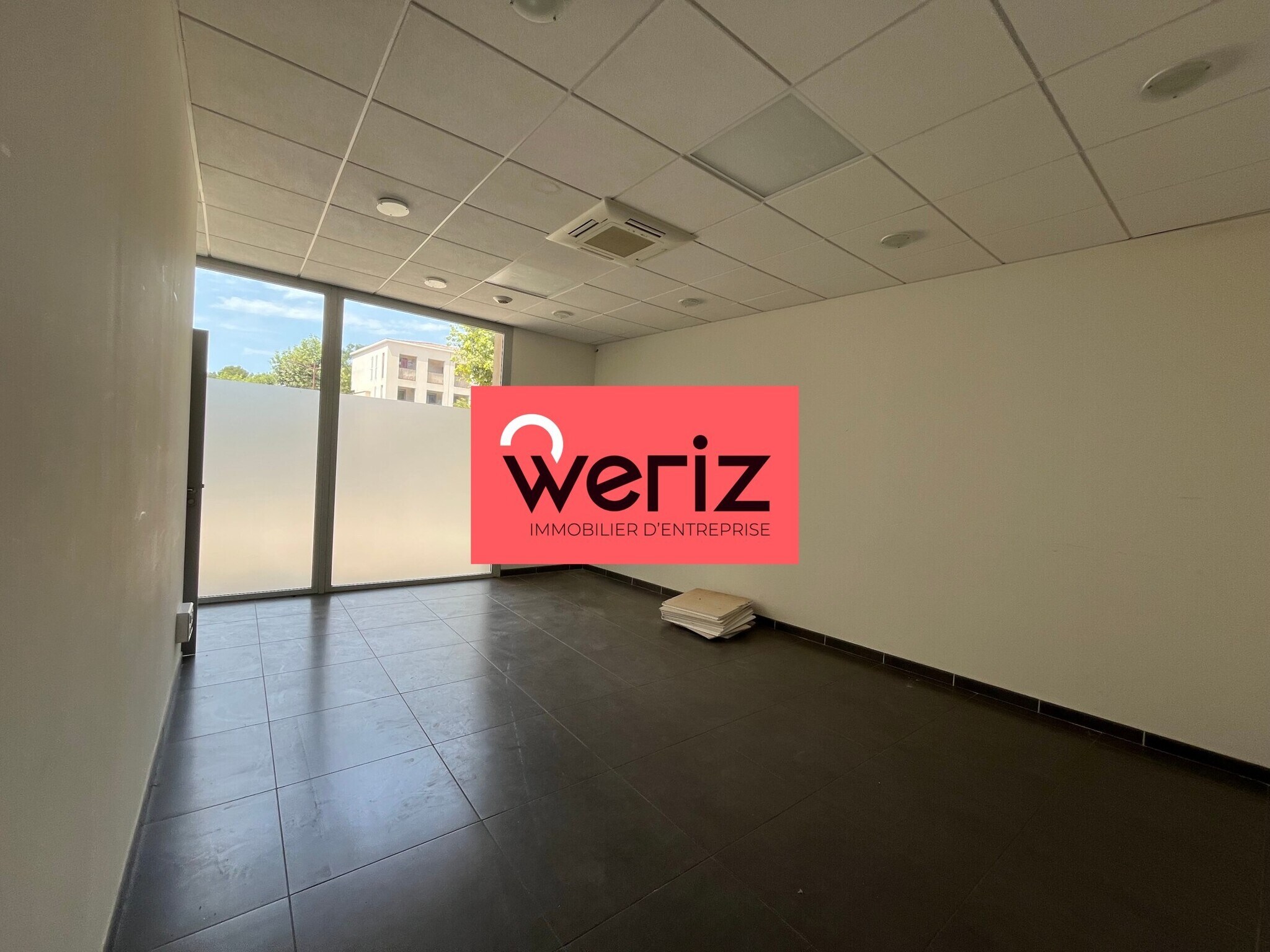 Office in La Ciotat for lease Building Photo- Image 1 of 8