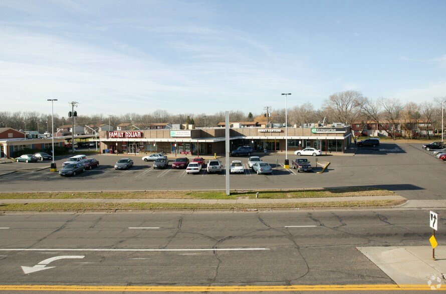 6211-6225 Brooklyn Blvd, Brooklyn Center, MN for sale - Primary Photo - Image 1 of 1