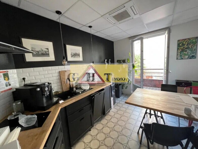 Industrial in Vitry-sur-Seine for sale - Building Photo - Image 3 of 9