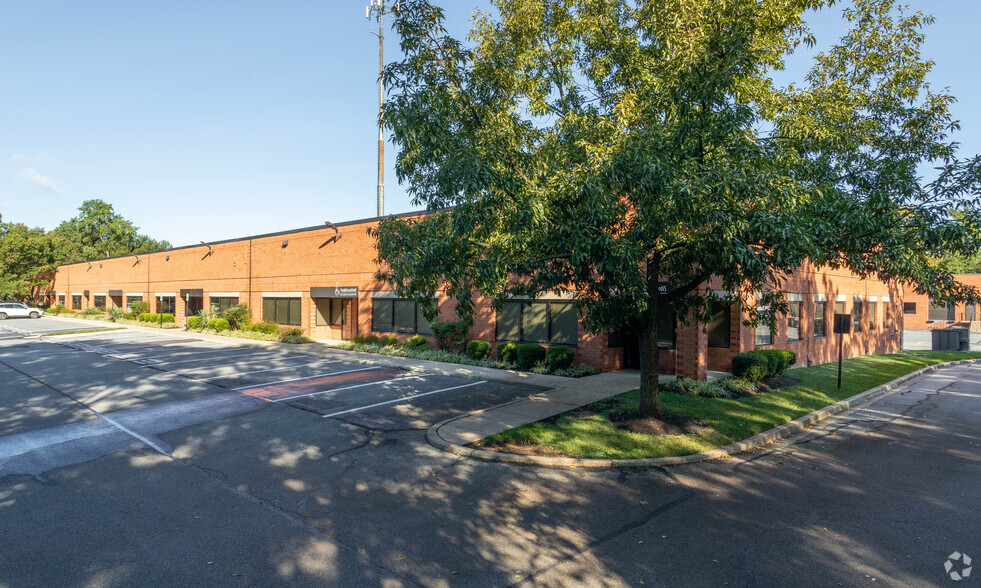 100-166 Business Center Dr, Reisterstown, MD for lease - Building Photo - Image 3 of 14