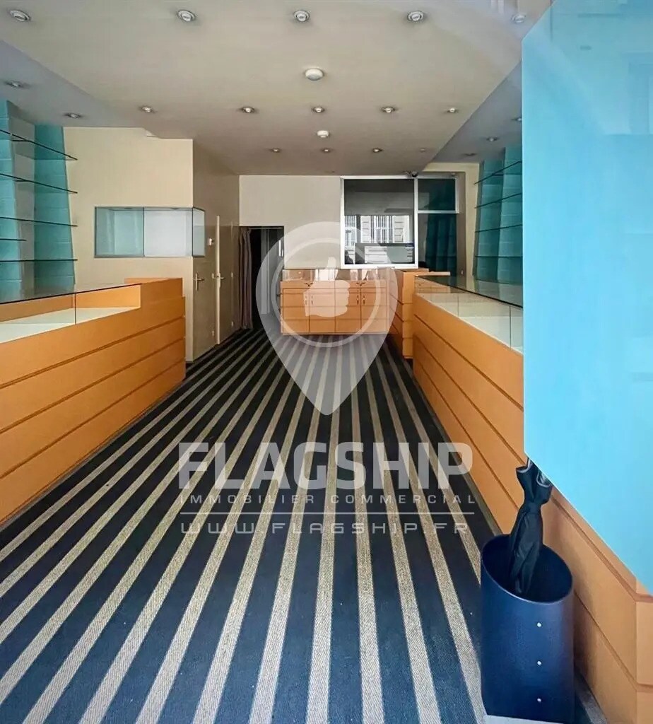 Retail in Paris for lease Interior Photo- Image 1 of 8