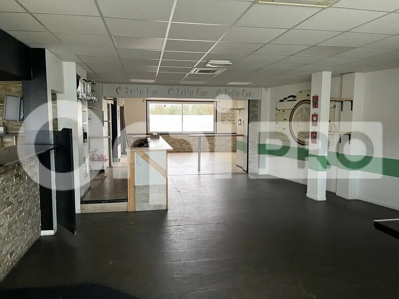 Retail in Feytiat for lease - Interior Photo - Image 3 of 5