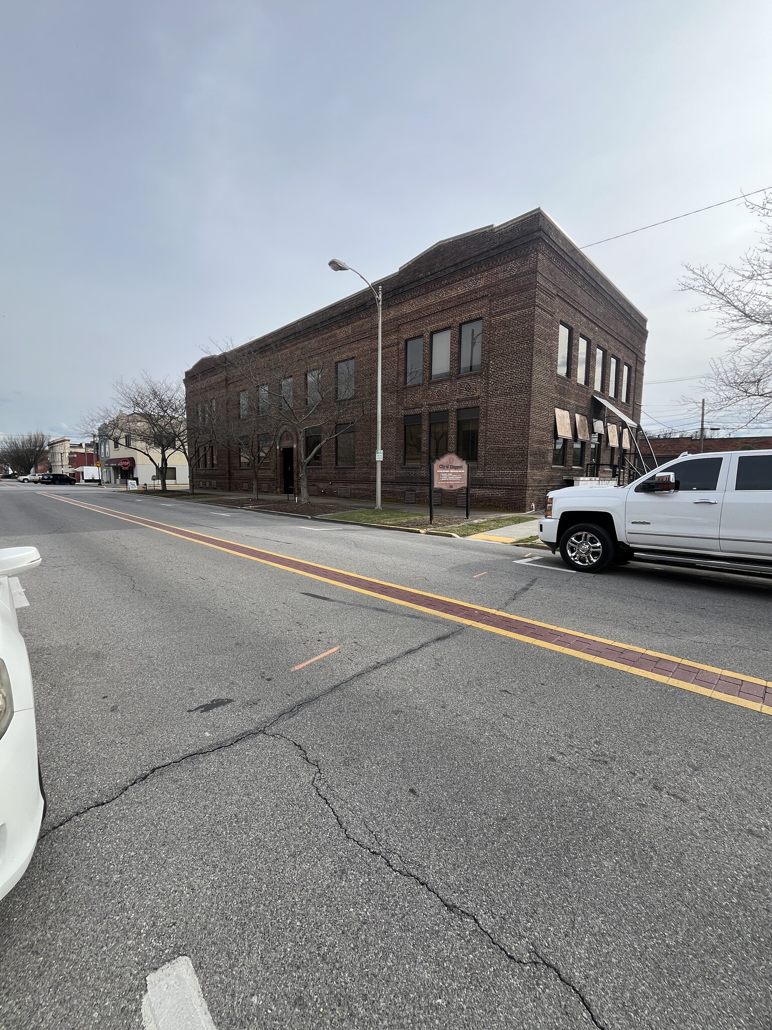 201 W Market St, Kingsport, TN for lease Primary Photo- Image 1 of 2