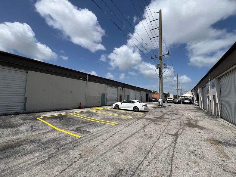 18700 SW 108th Ave, Cutler Ridge, FL for lease - Building Photo - Image 3 of 3