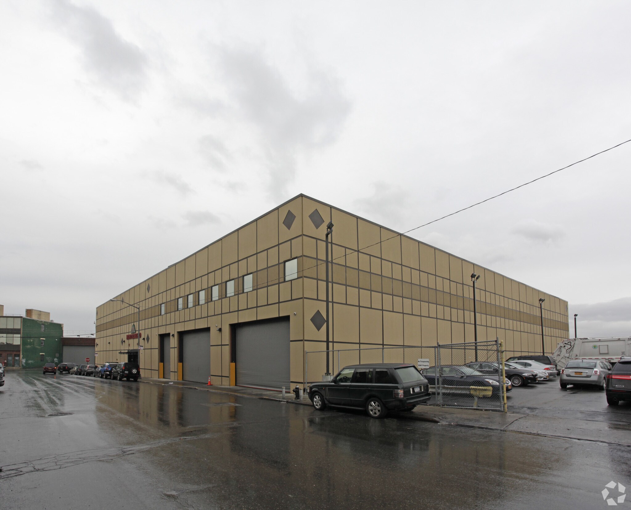 90-100 Varick Ave, Brooklyn, NY for sale Primary Photo- Image 1 of 1