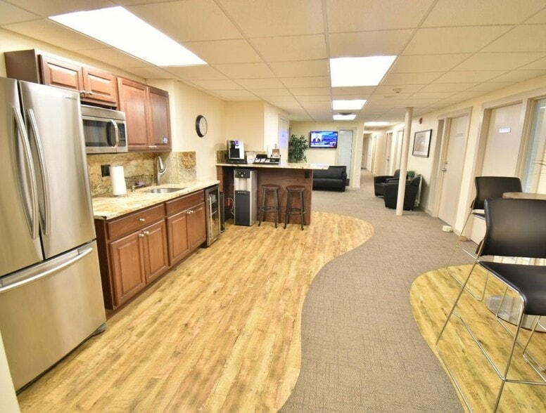 336 Baker Ave, Concord, MA for lease - Interior Photo - Image 3 of 12