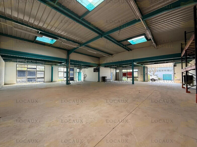 Flex in Tremblay-en-France for lease - Interior Photo - Image 3 of 8