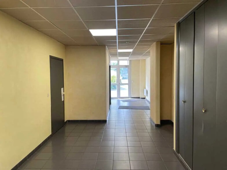 Office in Compiègne for sale - Lobby - Image 3 of 12