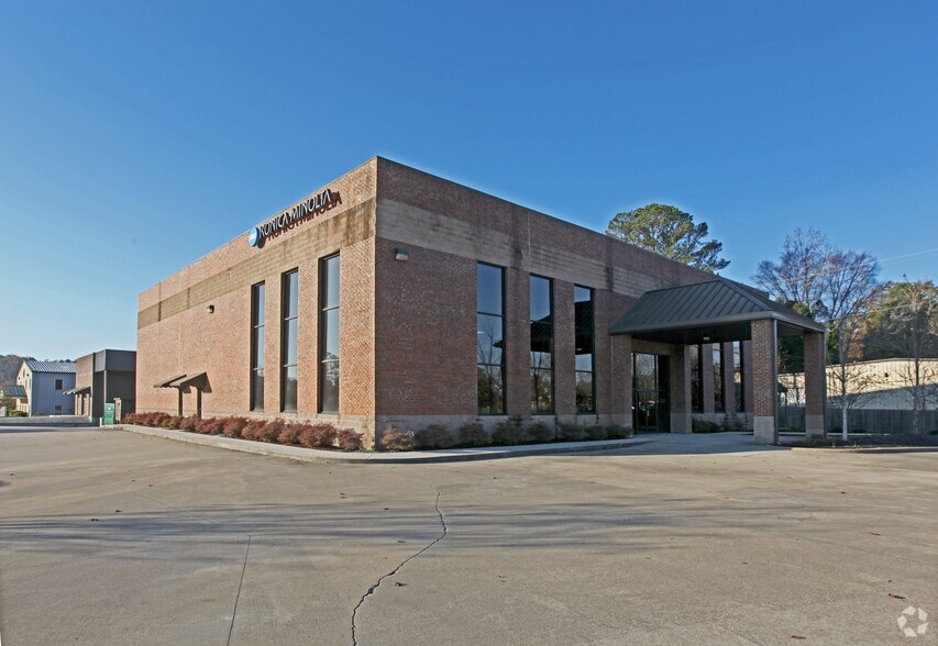 1101 Greenwood Xing, Bessemer, AL 35022