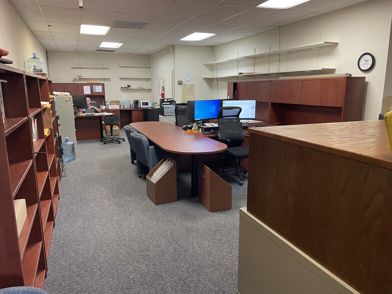 3840 E Coast Hwy, Corona Del Mar, CA for lease - Interior Photo - Image 3 of 16