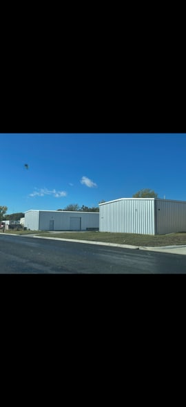 718 Brehmer Ln, Fredericksburg, TX for lease - Building Photo - Image 2 of 10