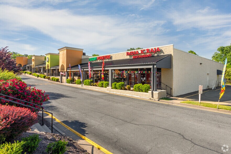 9031 W Broad St, Richmond, VA 23294 West Broad Commons