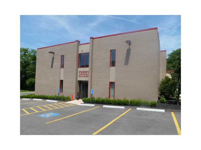 8135 Perry Hwy, Pittsburgh, PA for lease - Building Photo - Image 1 of 3