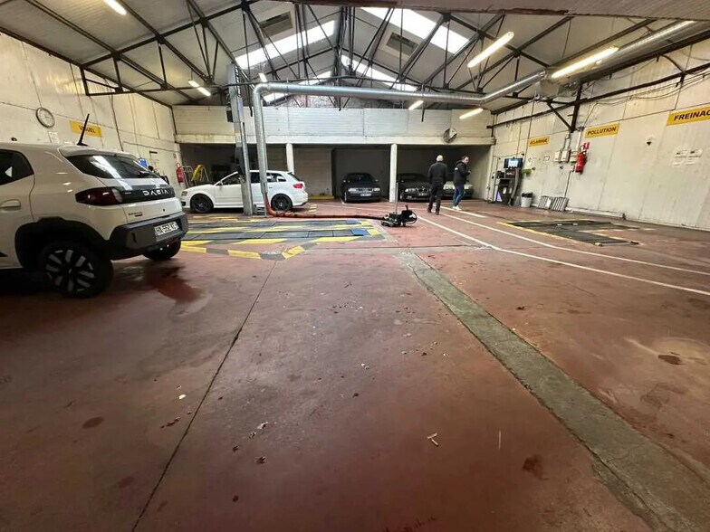 Office in Lille for lease - Building Photo - Image 1 of 9