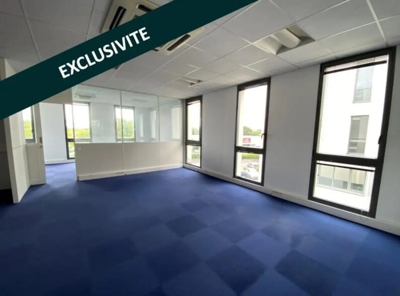 11 Rue Louis Kérautret-Botmel, Rennes for sale - Interior Photo - Image 3 of 4