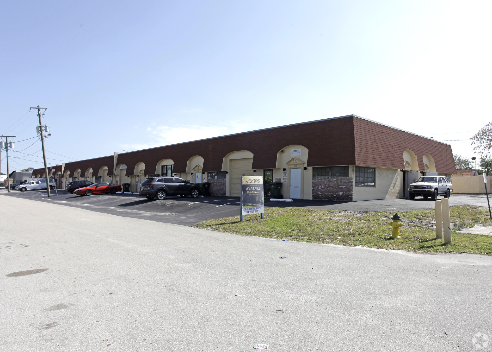 4310-4326 NE 5th Ter, Oakland Park, FL for lease Primary Photo- Image 1 of 6