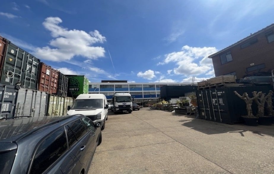 2-10 Markfield Rd, London for lease - Building Photo - Image 3 of 3