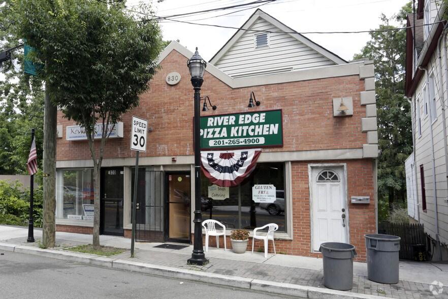 830-832 Kinderkamack Rd, River Edge, NJ for sale - Primary Photo - Image 1 of 1