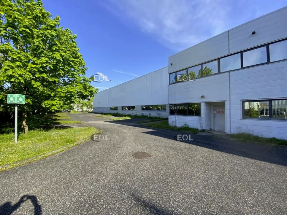 Flex in Lisses for lease Building Photo- Image 1 of 23