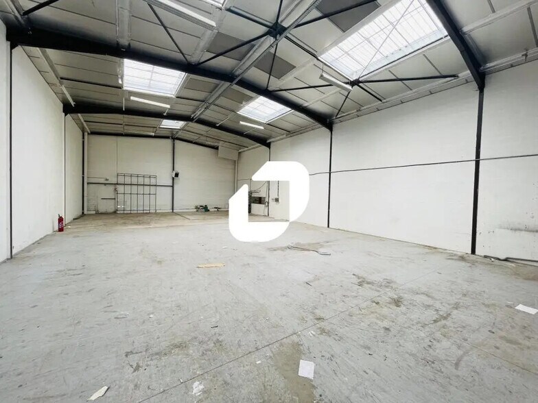 Flex in Pontault-Combault for lease - Interior Photo - Image 1 of 4