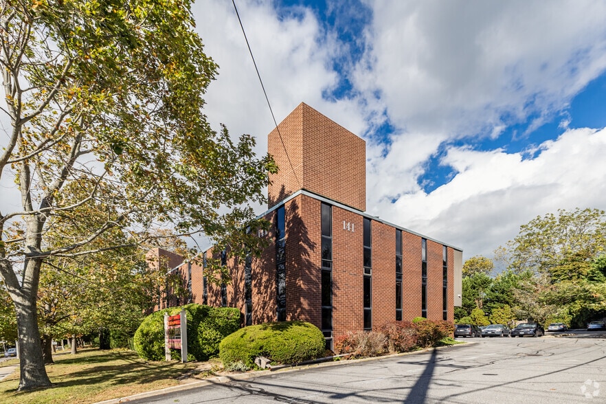 141 E Main St, Huntington, NY for sale - Primary Photo - Image 1 of 1