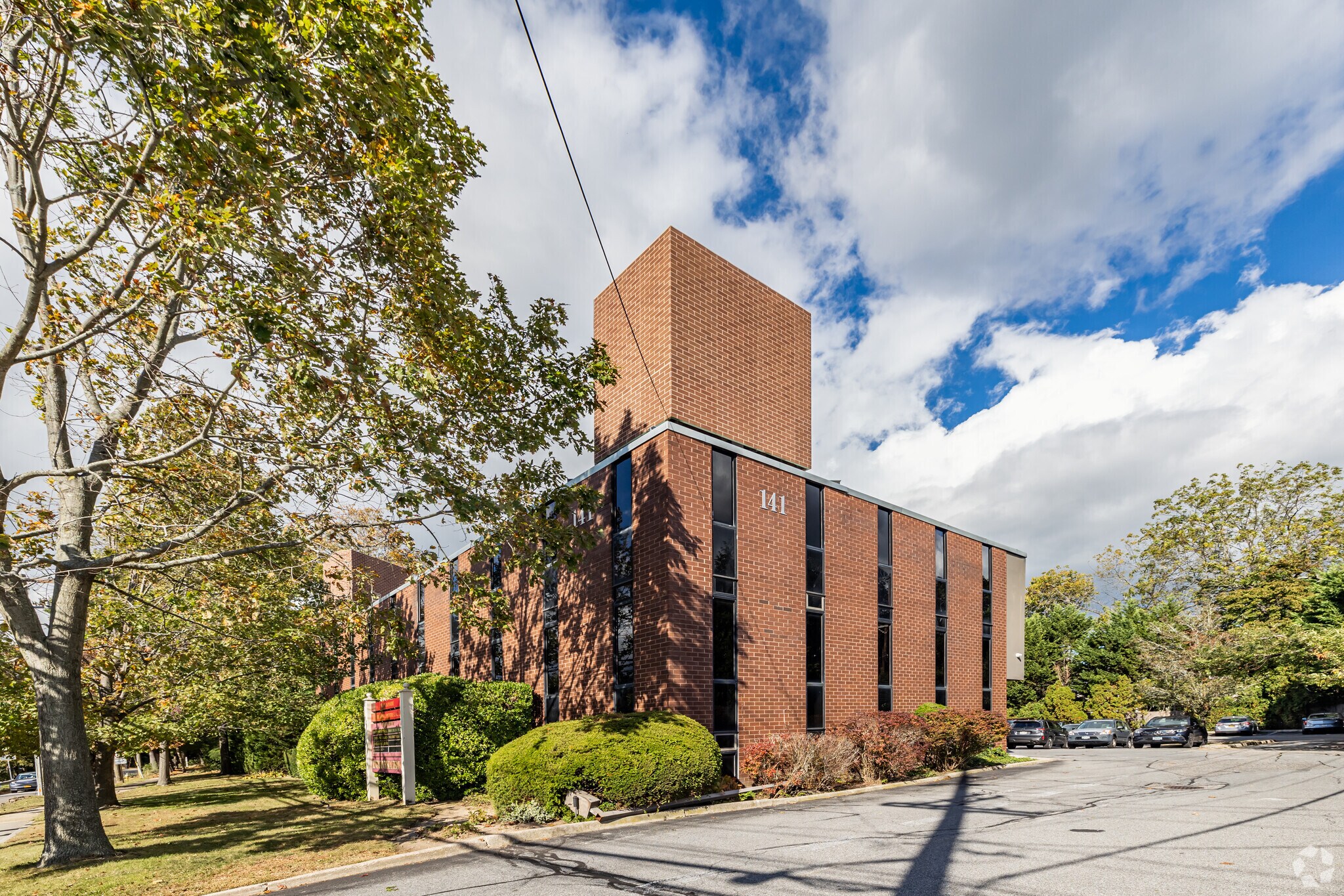 141 E Main St, Huntington, NY for sale Primary Photo- Image 1 of 1