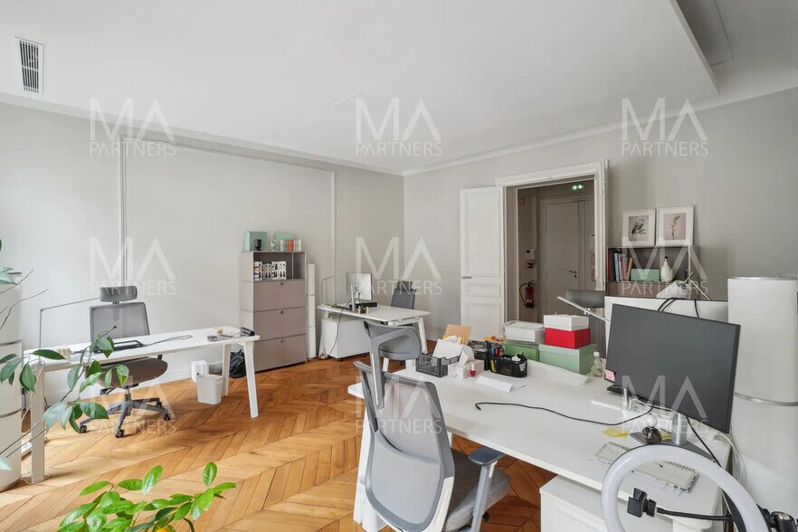 14 Rue Clément Marot, Paris for sale - Interior Photo - Image 3 of 11