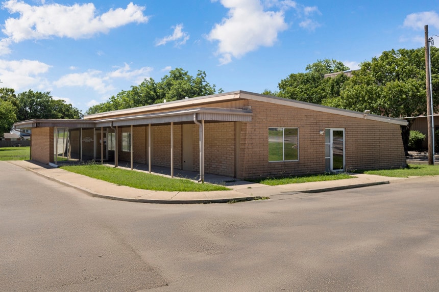 417 Fairview Ave, Ponca City, OK for sale - Building Photo - Image 2 of 34