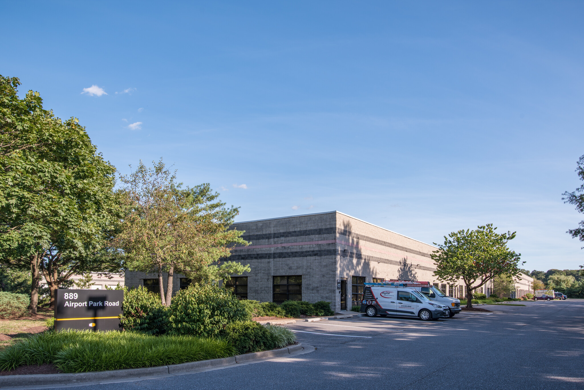 910 Cromwell Park Dr, Glen Burnie, MD for lease Building Photo- Image 1 of 2