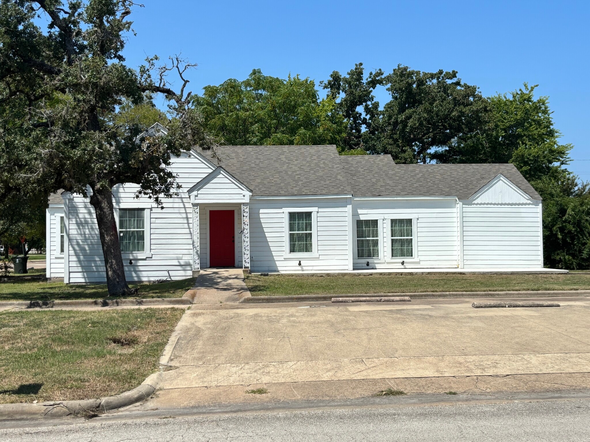 400 Oak St, Bryan, TX for lease Building Photo- Image 1 of 39