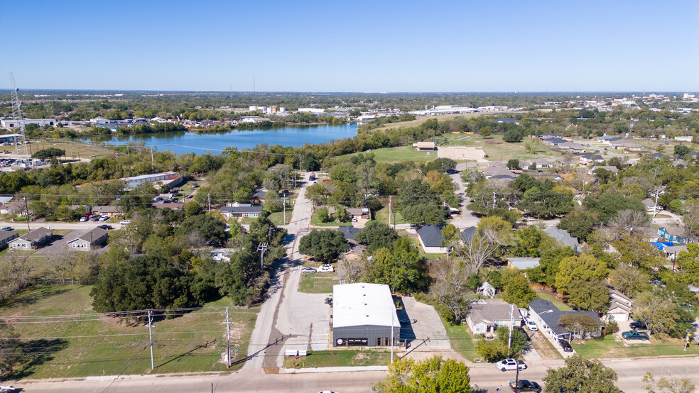 410 W Carson St, Bryan, TX for sale - Building Photo - Image 2 of 11