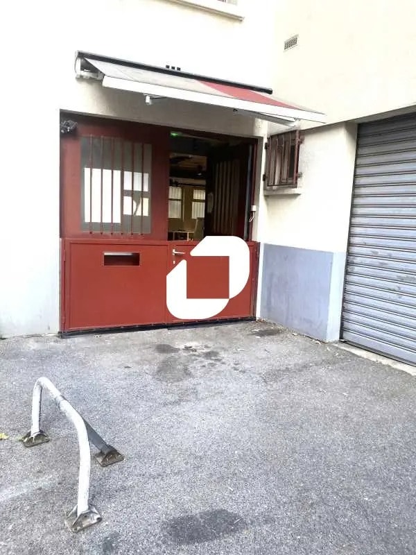 Office in Paris for lease Building Photo- Image 1 of 7