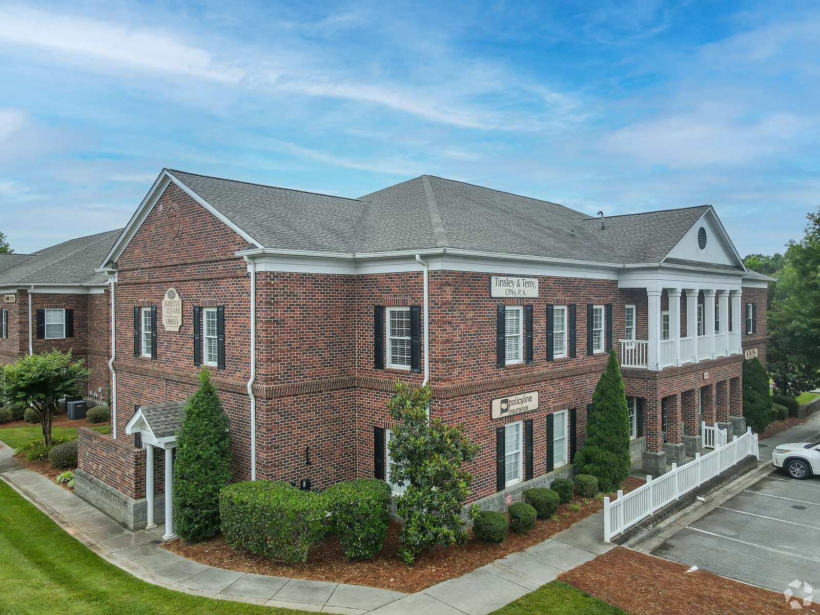 18809 W Catawba Ave, Cornelius, NC for sale Primary Photo- Image 1 of 1