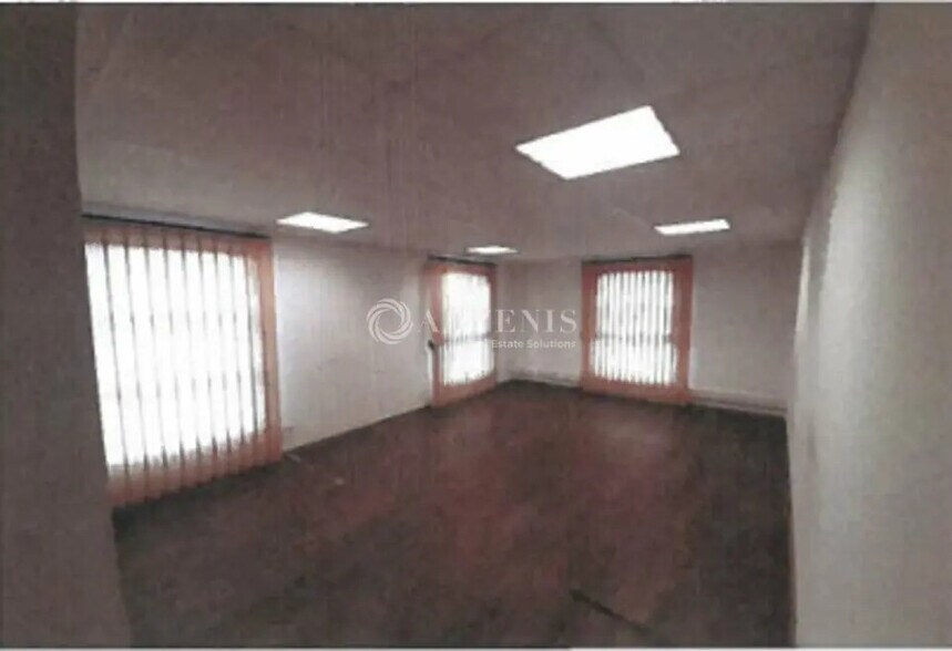 Office in Nîmes for lease - Interior Photo - Image 2 of 4