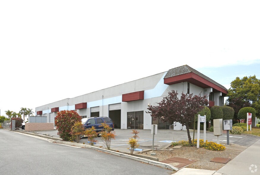 81 Hangar Way, Watsonville, CA for lease - Primary Photo - Image 1 of 16