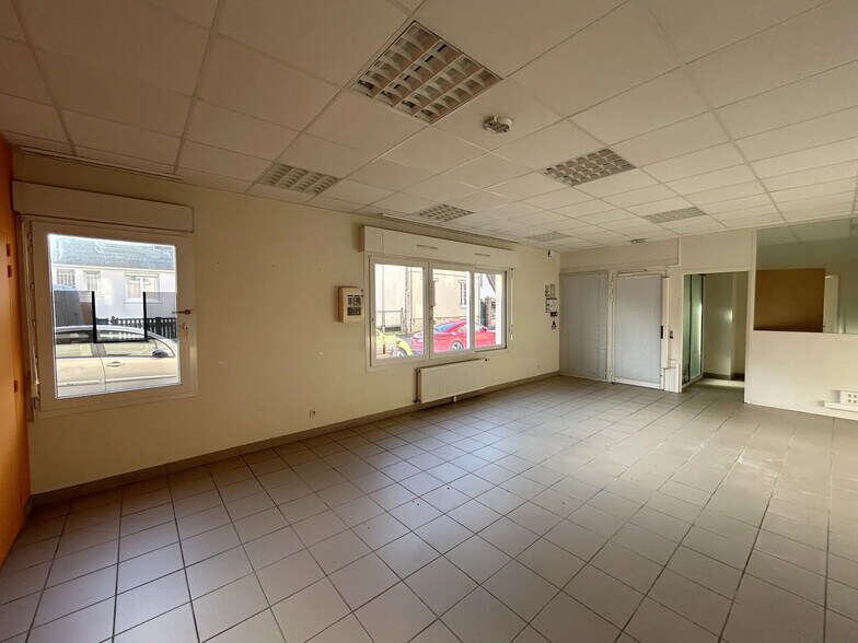 Office in Chartres for lease - Interior Photo - Image 2 of 7