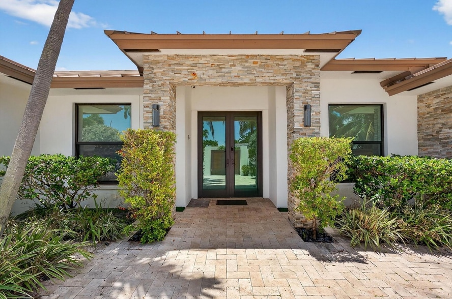 2460 NE 36th St, Fort Lauderdale, FL for sale - Primary Photo - Image 1 of 11