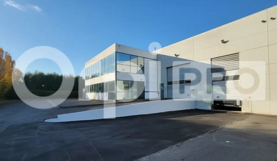 Industrial in Chilly-Mazarin for lease Building Photo- Image 1 of 7