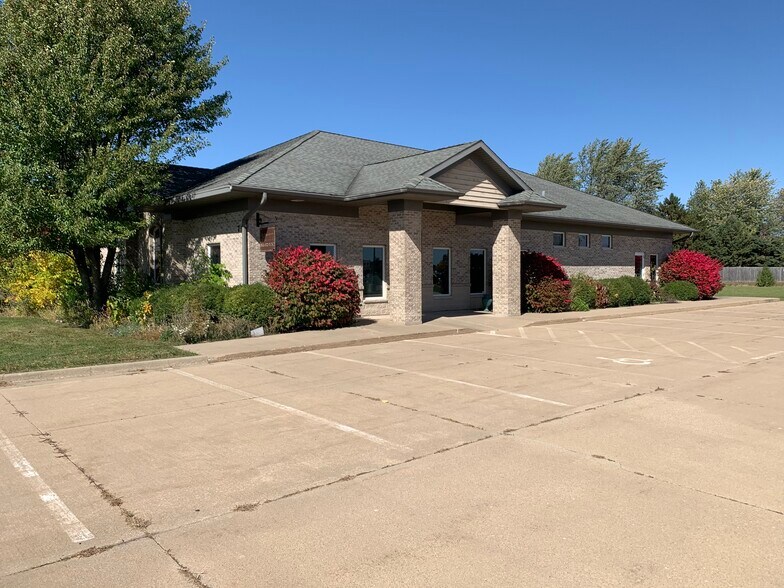 711 Almar Pky, Bourbonnais, IL for sale - F7C5281C-D170-455A-AC20-484EA60FEB09 - Image 1 of 16