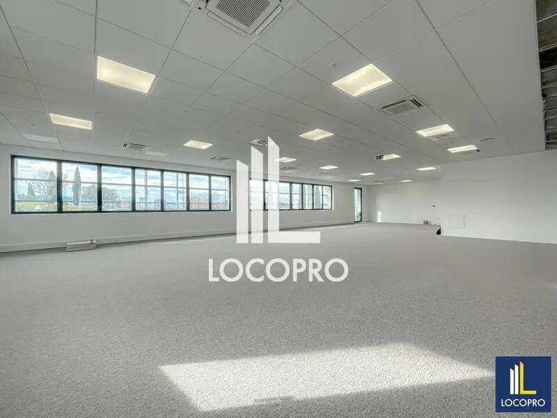 Office in Vitrolles for lease Interior Photo- Image 1 of 4