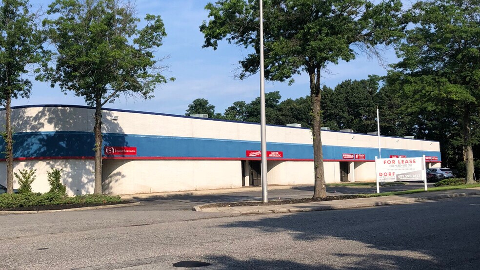 2 Old Dock Rd, Yaphank, NY 11980