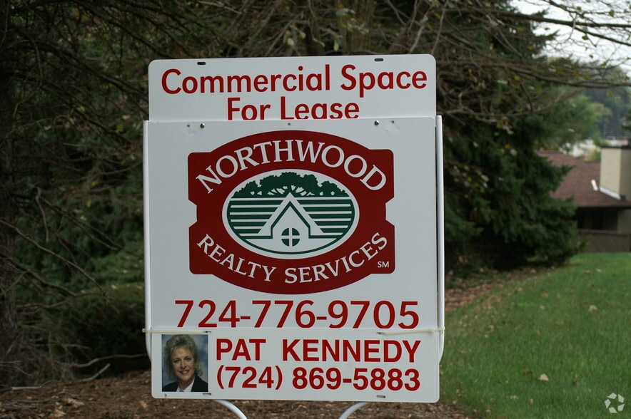 300 Mcknight Park Dr, Pittsburgh, PA for sale - Building Photo - Image 2 of 4