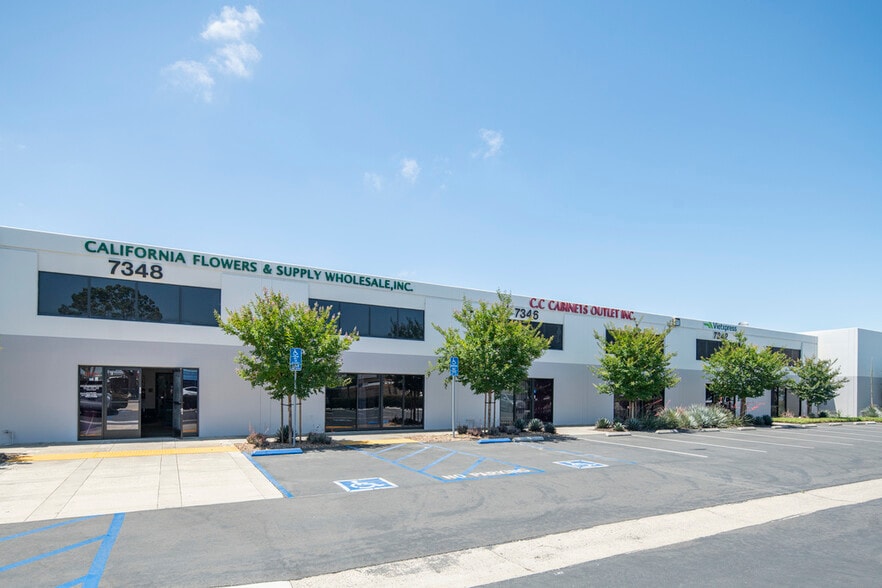 15131-15151 Goldenwest Cir, Westminster, CA for lease - Building Photo - Image 2 of 36