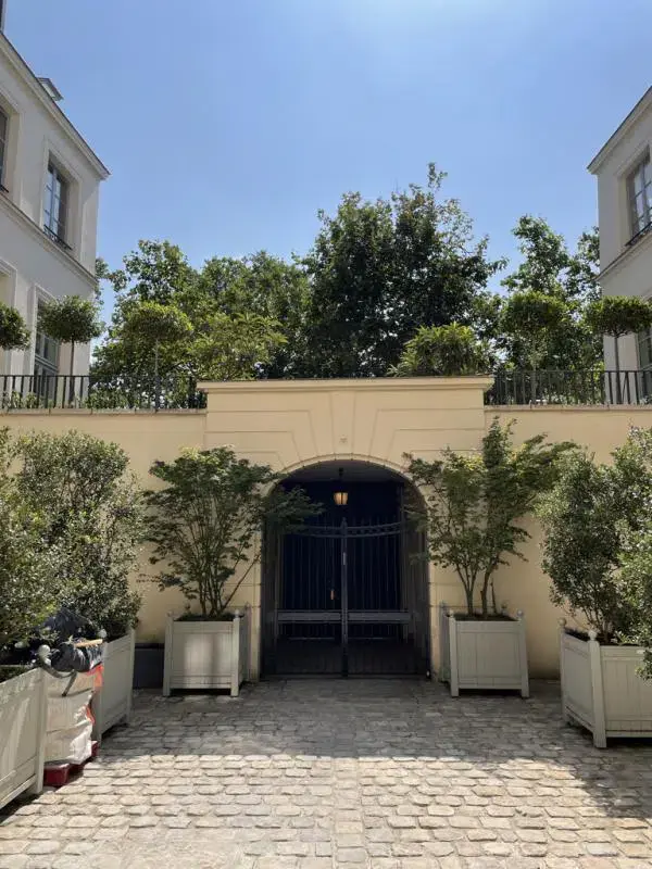 Office in Paris for lease Building Photo- Image 1 of 5
