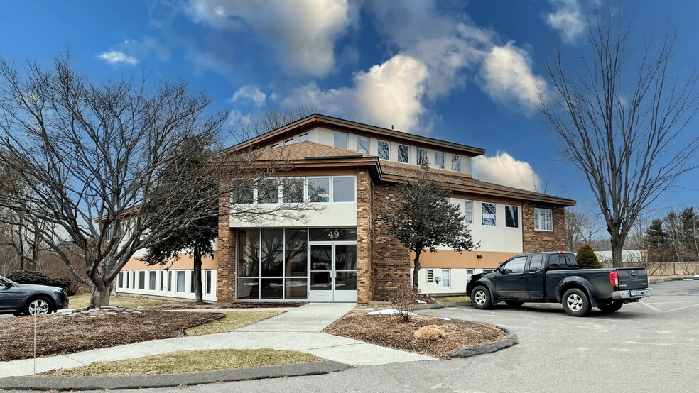 49 Tolland Tpke, Manchester, CT 06042 Focus Spaces Offices of Manchester