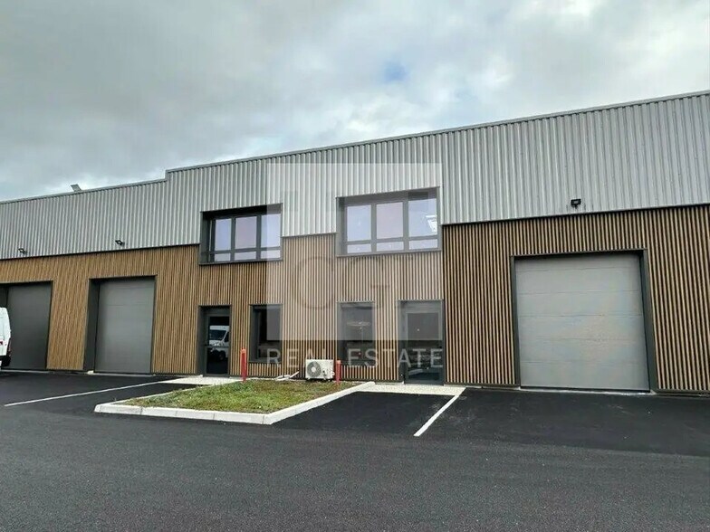 Flex in Bourgoin-Jallieu for lease - Building Photo - Image 1 of 26