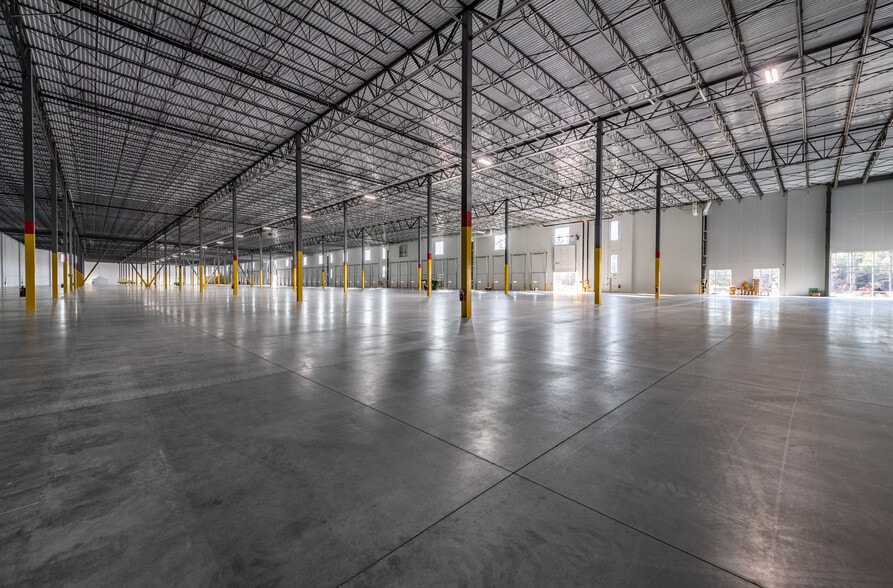 152 Depot St, Bellingham, MA for lease - Interior Photo - Image 2 of 8