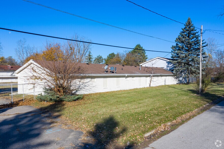 2957 Carr St, Flint, MI for sale - Primary Photo - Image 1 of 1